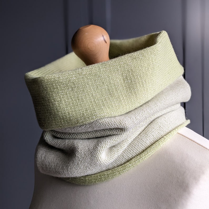 Reversible merino wool snood pale pastel green and ecru image 7