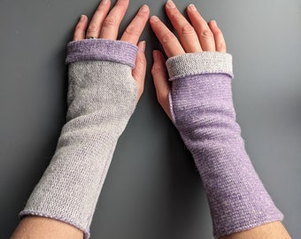 Knitted lambswool reversible wrist warmers in lilac and pale grey