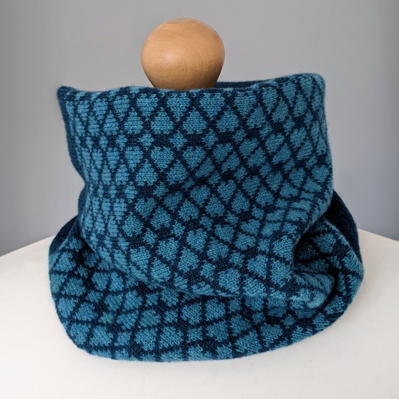 Lambswool knitted Fair Isle cowl in heart design two tone blue image 6