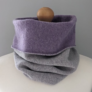 Reversible merino wool snood pale grey and lilac image 3