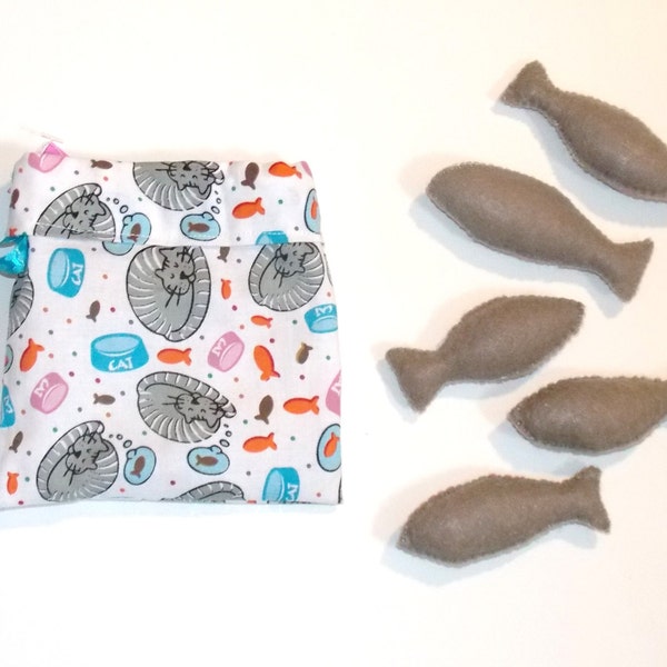 Felt Play Pet Cat Food Fish in Carrying Bag - Play Felt Fish - Play Cat Food - Pretend Pet Food - Play Cat Food - Stocking Stuffer for Kids