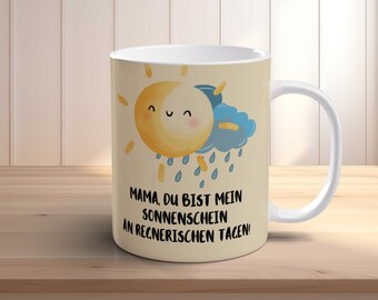 Kaffeetasse mit der Aufschrift: Mama, du bist mein Sonnenschein an regnerischen Tagen, perfetto als Geschenk zum Muttertag/Geburtstag