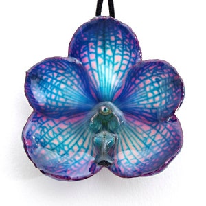 ORCHID NECKLACE