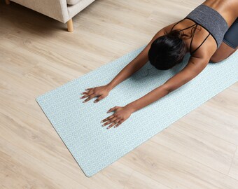 Steigern Sie Ihre Yogapraxis mit unseren Premium-Designer-Yogamatten für Frauen, die Komfort, Stil und personalisierte Optionen bieten. Finden Sie noch heute Ihr Zen