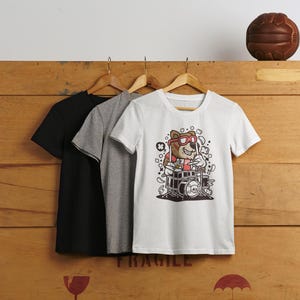Karikatur-Bär-Schlagzeuger-T-Shirt, lustiges Tiermusik-T-Stück, Bären-Liebhaber-Geschenk, Trommel-Enthusiasten-Kleidung, Karton-T-Shirt, Kleidungsgeschenk, Geburtstagsgeschenk