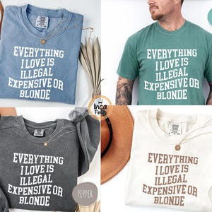 Pu&ograve; includere: Quattro magliette e felpe in blu jeans, verde chiaro, pepe e avorio. Ogni capo presenta la scritta "EVERYTHING I LOVE IS ILLEGAL EXPENSIVE OR BLONDE" in lettere bianche. Alcuni hanno una collana d'oro.