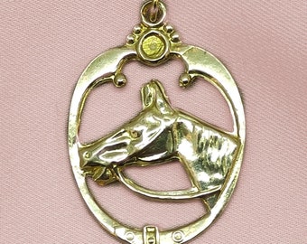 Shiny Vintage Messing Pferd Charm Anhänger Pferdekopf Gold Ton Medaillon Glücksbringer Schlüsselanhänger Pferdeliebhaber Schöne Geschenkidee