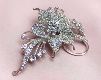 Spilla per bouquet di fiori tono argento con strass di cristallo grande, placcata in rodio, porta sciarpa con strass, spilla floreale per costume, regalo per la mamma 7,6 cm