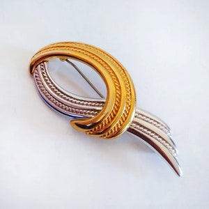 Vintage auffällige Monet Brosche Abstrakt Band zweifarbiger Schal Halter Pin Gold versilbert Kostüm Statement Brosche Valentinstag Geschenk für Sie