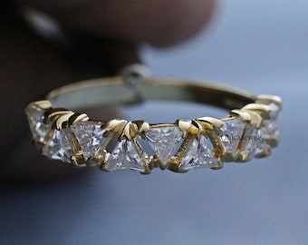 Stapelbare trouwring, Trilliant Cut Diamond Engagement Band, Half Eternity Band, 14K Solid Yellow Gold Band, Trilliant Anniversary Band