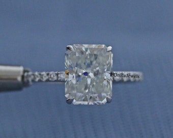 Anillo de boda de moissanita con halo oculto en oro blanco de 14 qt, anillo de compromiso de moissanita incoloro de talla radiante de 3,5 quilates, solitario con anillo de acento
