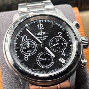 Seiko Chronograph Watch - Black Dial Stainless Steel - 100M Sport Watch - Presentation Box - Ref 6T68-00A0