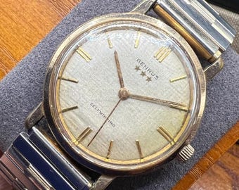 Montre habillée vintage dorée Benrus à remontage automatique 33 mm automatique avec cadran texturé Mariage du milieu du siècle