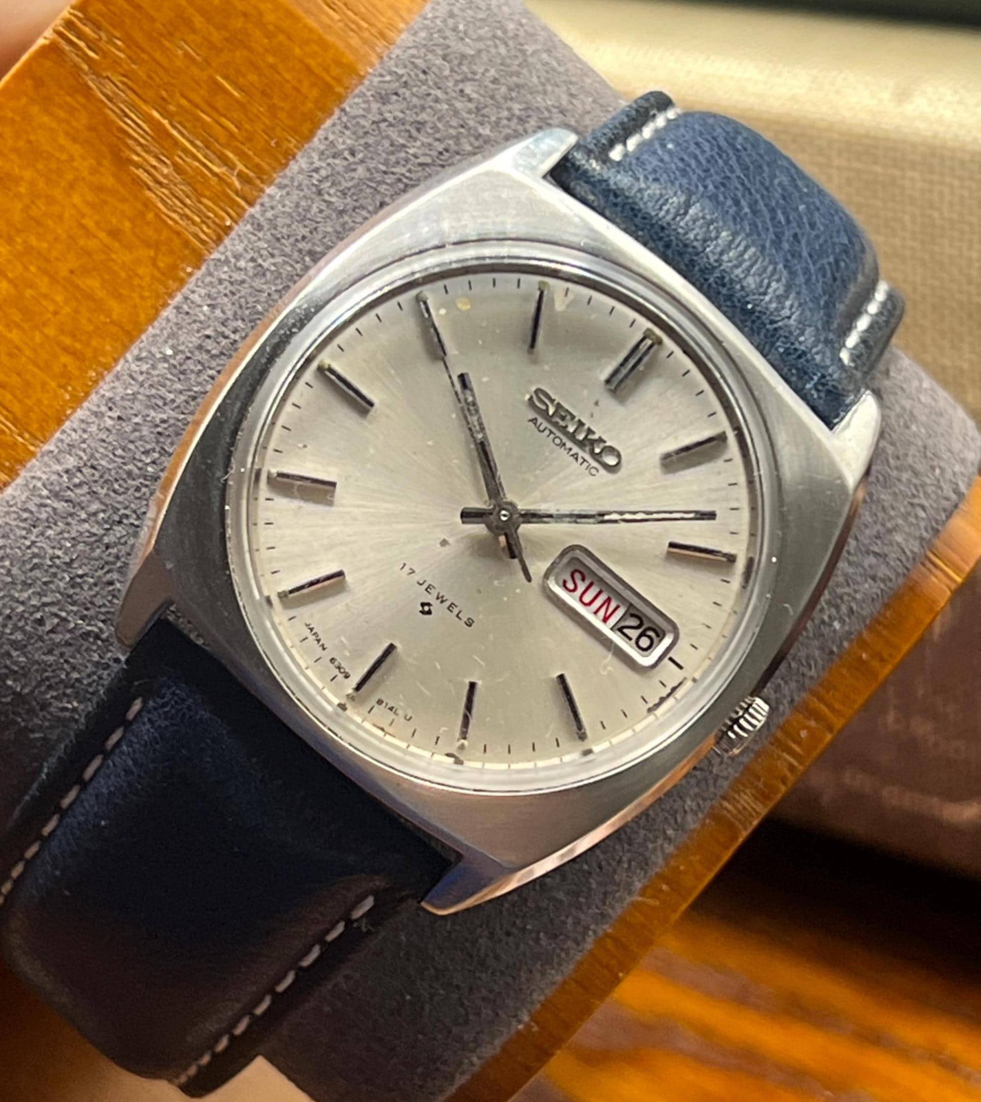 (82)Vintage Seiko Watch Cushion Dial Shaped Face Rhodium Plated Silver Tone 1982 Seiko Silverwave Straight Grain Gray Dial Men main image 3