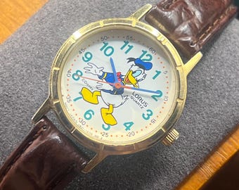 Donald Duck Disney Character Vintage Quartz Watch Gold Tone Leather Strap