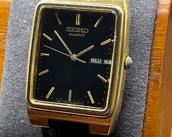 Reloj Seiko 7N33-5A09 rectangular en tono dorado - Esfera negra - Vintage - 29 mm
