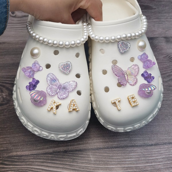 Nombre personalizado Purple Butterfly Crocs Charm set, Pearls Shoe Charm, Crocs Charms Accesorios, Regalo de encanto popular, Regalo de cumpleaños para ella