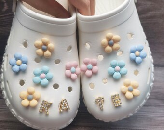 Ciondoli con nome personalizzati per Crocs, Ciondoli floreali, Ciondoli per accessori, accessori per coccodrilli floreali, Regalo di compleanno per lei, Bomboniere natalizie