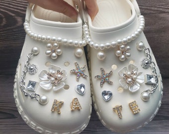 Amuletos de zapatos de nombre personalizado, amuletos de cocodrilo de pedrería de perlas de flores, amuletos de zapatos de niña, accesorios de zapatos, conjunto de amuletos de cocodrilo, regalo para niña