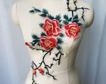 Aplique bordado de flor de peônia: aplique floral vermelho 50 x 33 cm, 1 peça