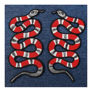 Écusson brodé serpent corail rouge : appliqué à repasser à coudre