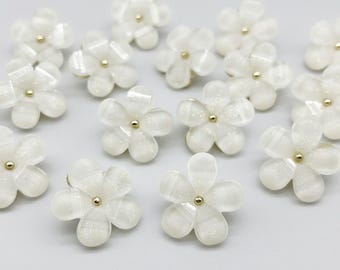 White Floral Shank Buttons: Gold Accent Sewing Embellishments 15mm - 10pcs
