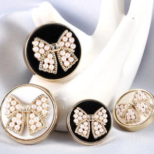 Pärlknappar i metall med rosett: Eleganta kläddekorationer (6-10 st)