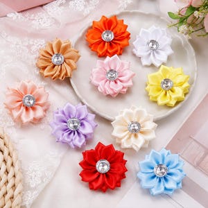 20 applicazioni floreali in nastro di raso da 4 cm, con centro in strass, fiocchi per fasce per capelli da bambina, decorazioni per matrimoni e artigianato.