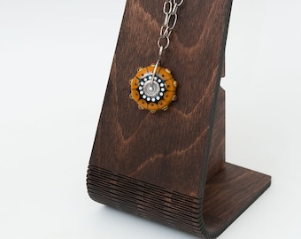 Tall Brown Bendy Display