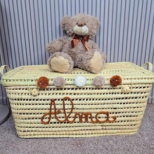 malle de rangement en osier personnalisé