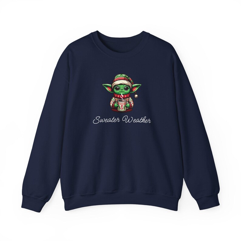 Suéter navideño con diseño de Baby Yoda y el clima: regalo navideño, fanático de Star Wars, amante de los mandalorianos, suéter acogedor, ropa festiva imagen 8