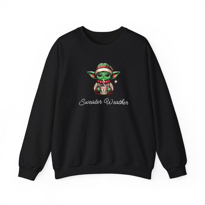 Suéter navideño con diseño de Baby Yoda y el clima: regalo navideño, fanático de Star Wars, amante de los mandalorianos, suéter acogedor, ropa festiva imagen 1