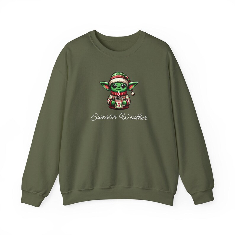 Suéter navideño con diseño de Baby Yoda y el clima: regalo navideño, fanático de Star Wars, amante de los mandalorianos, suéter acogedor, ropa festiva imagen 4