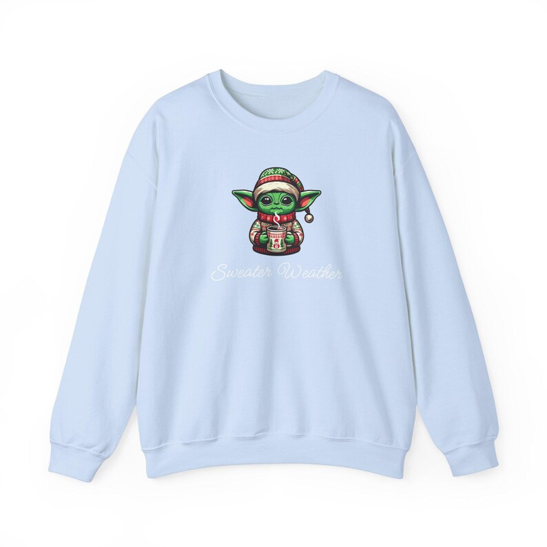 Suéter navideño con diseño de Baby Yoda y el clima: regalo navideño, fanático de Star Wars, amante de los mandalorianos, suéter acogedor, ropa festiva imagen 6