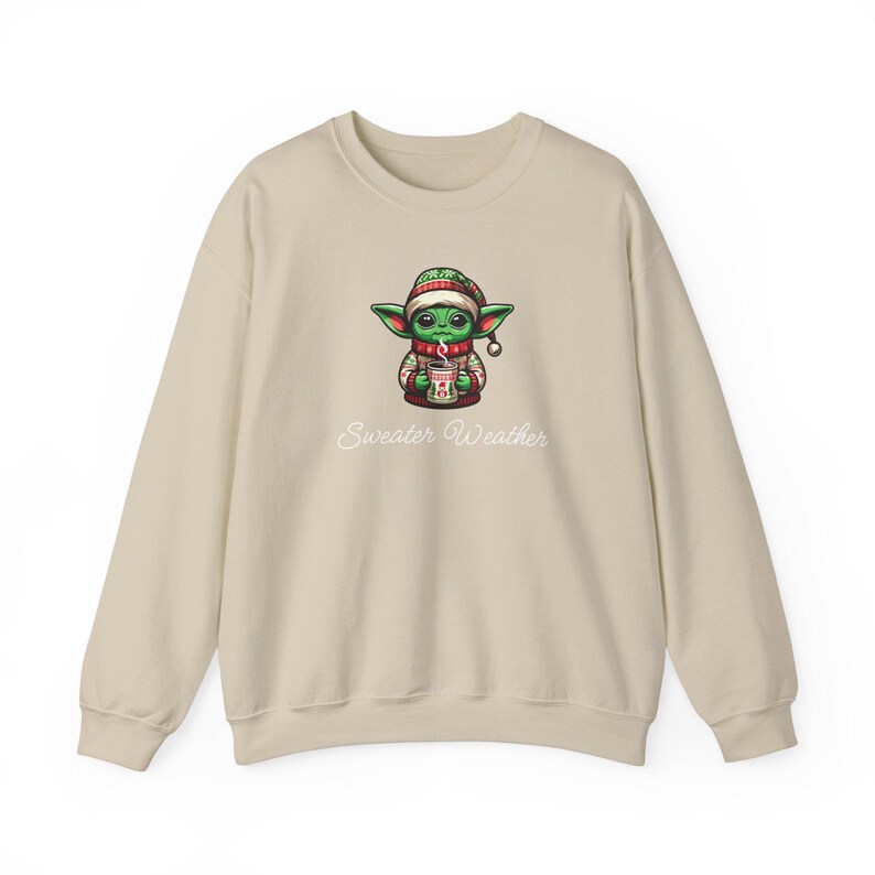 Suéter navideño con diseño de Baby Yoda y el clima: regalo navideño, fanático de Star Wars, amante de los mandalorianos, suéter acogedor, ropa festiva imagen 2