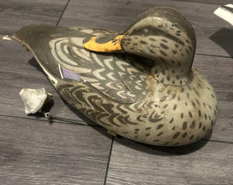 Vintage D-9 Victor Duck Decoy Mallard Hen 1967 Woodstream USA Plastic 15"