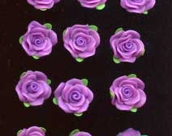 Une douzaine de perles de fleurs en argile percées sur le côté violet 13 mm APB 7