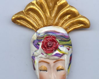 Componente de colgante con rostro asiático de arcilla polimérica dorada (6,35 cm x 5 cm) AG 6