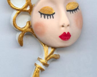 Componente de colgante con forma de rostro de arcilla polimérica blanca y dorada (6,35 cm x 3,8 cm) A 128