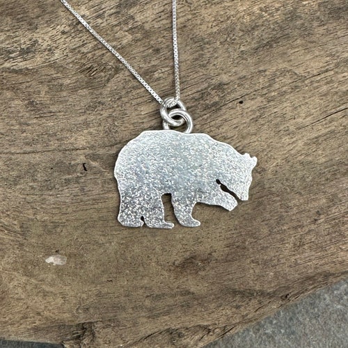 Collier d’ours en argent sterling avec pendentif silhouette d’ours