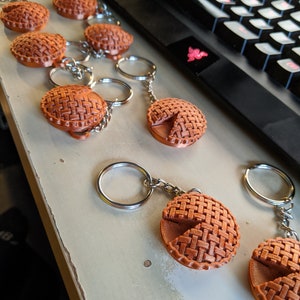 Pie shaped yarn cutter keychain image 2