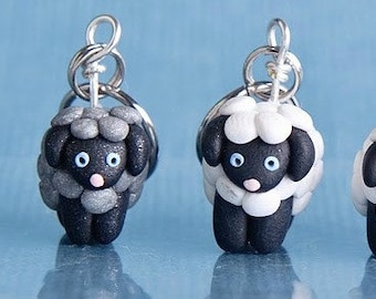 Schapen polymeerklei steekmarkeerders (kudde van 4 miniatuur gebeeldhouwde breisels, gehaakte accessoires)