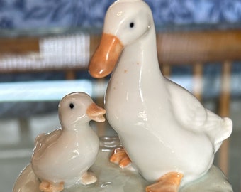 Vintage Otagiri Rotating Music Box Ducks Made in Japan plays Misty 1970s Mama Duck Baby Duck Soft Colors Baby’s Room Easter Gift