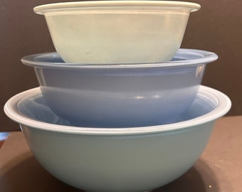 Set 3 Blue Pyrex Nesting Bowls Vintage 80s Creamy Pastel Opaque Clear Bottom Shades of Blue Mixing Bowls