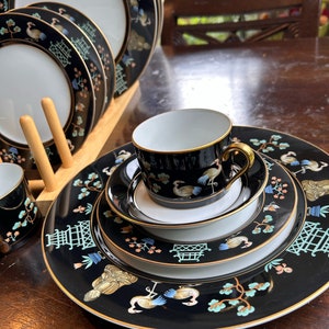 Vtg Japan Fitz and Floyd Chinoiserie black with 22k gold Rims Dinnerware from 1978 4 - 4pc settings - Pristine Condition! Beautiful.