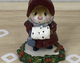 Wee Forest Folk M-146 Miss Noel Mittens Holly Base Christmas Mouse Annette