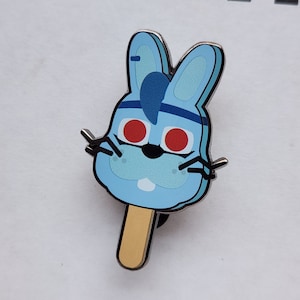 Glam Series Freddy and Pals Pawpsicle Pins Glam Bonnie