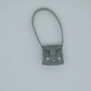Bolsos de mano de cuero verde claro para muñecas, cosidos a mano, ideales para muñecas de moda.
