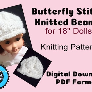 Op de afbeelding: Een witte gebreide beanie met een vlindersteekpatroon, ontworpen voor 45 cm poppen. De beanie heeft een rand en wordt getoond op een pop. De afbeelding bevat de tekst "Butterfly Stitch Knitted Beanie for 18" Dolls Knitting Pattern Digital Download PDF Format".