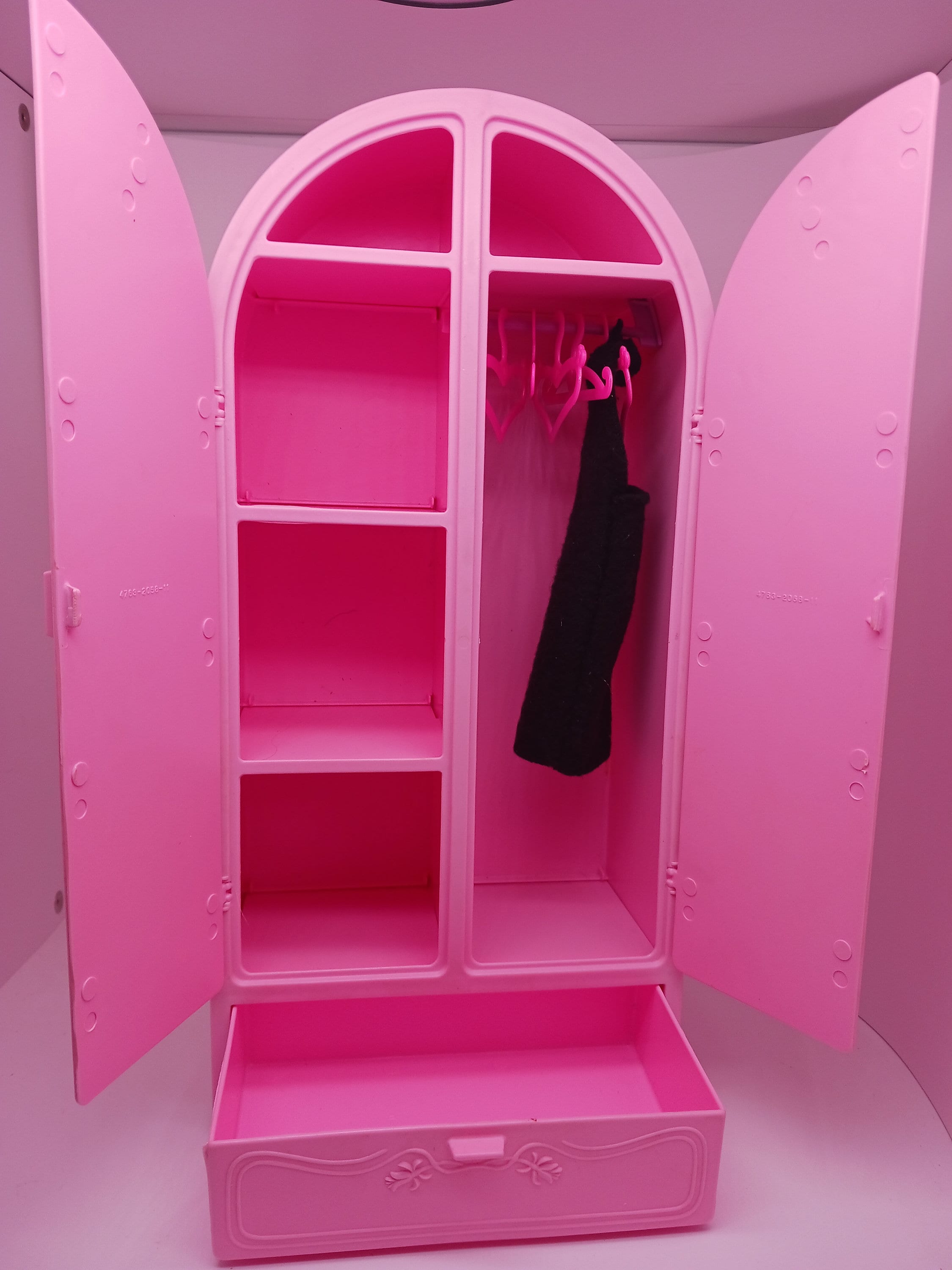 Barbie Closet 1 